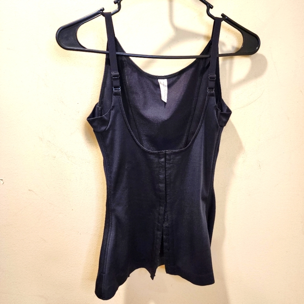 FLEXEES Madenform Black Slimmer Shapwear Faja Vest  Size S